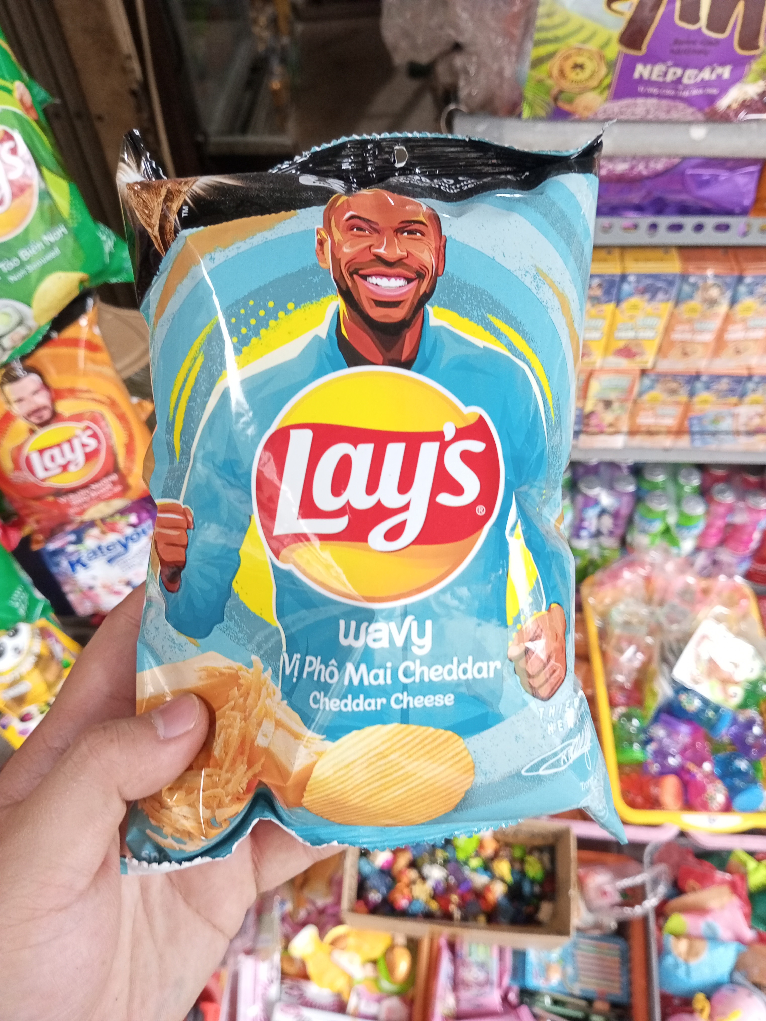 Lays wavy vị phô mai cheddar 53g