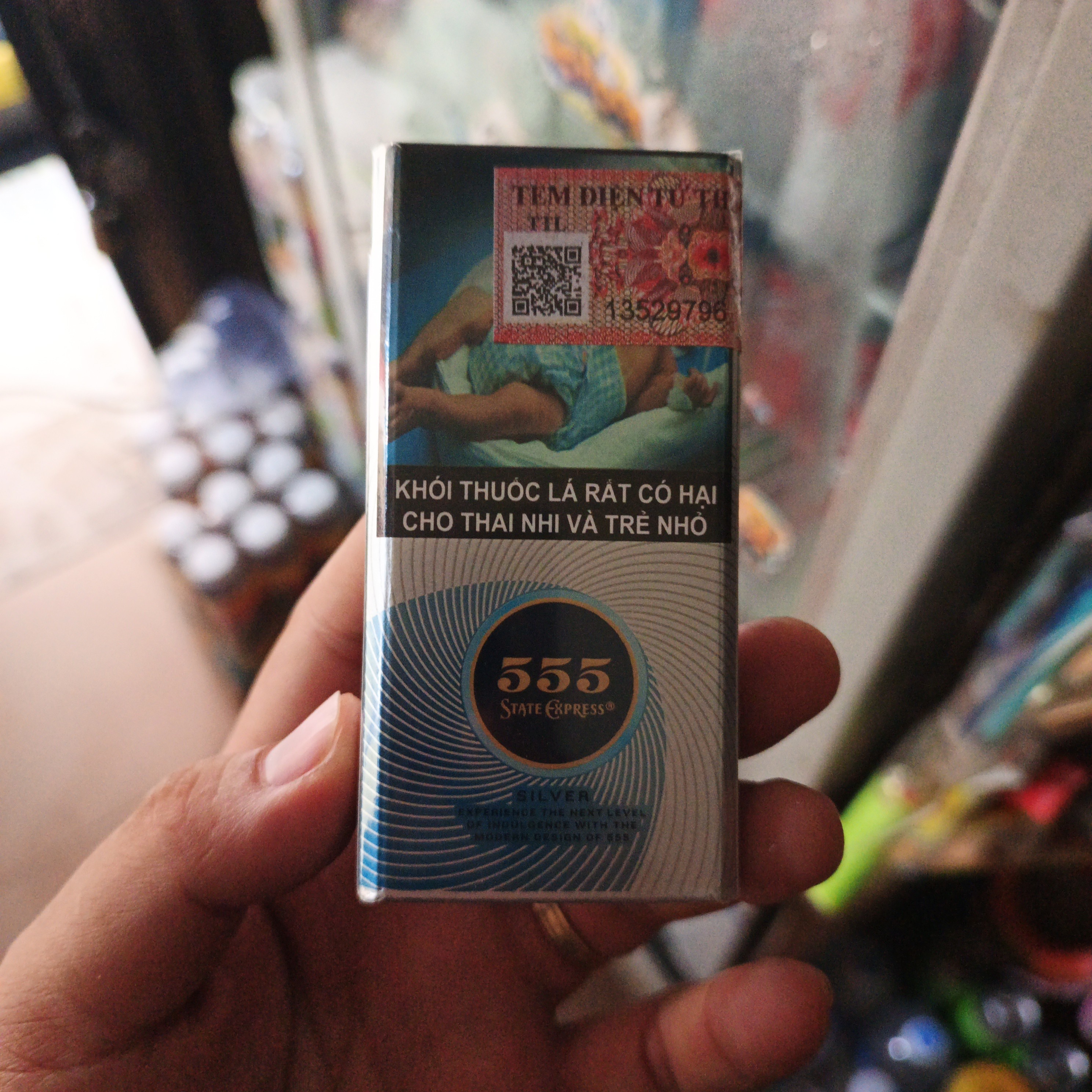 Thuốc lá 555 bạc