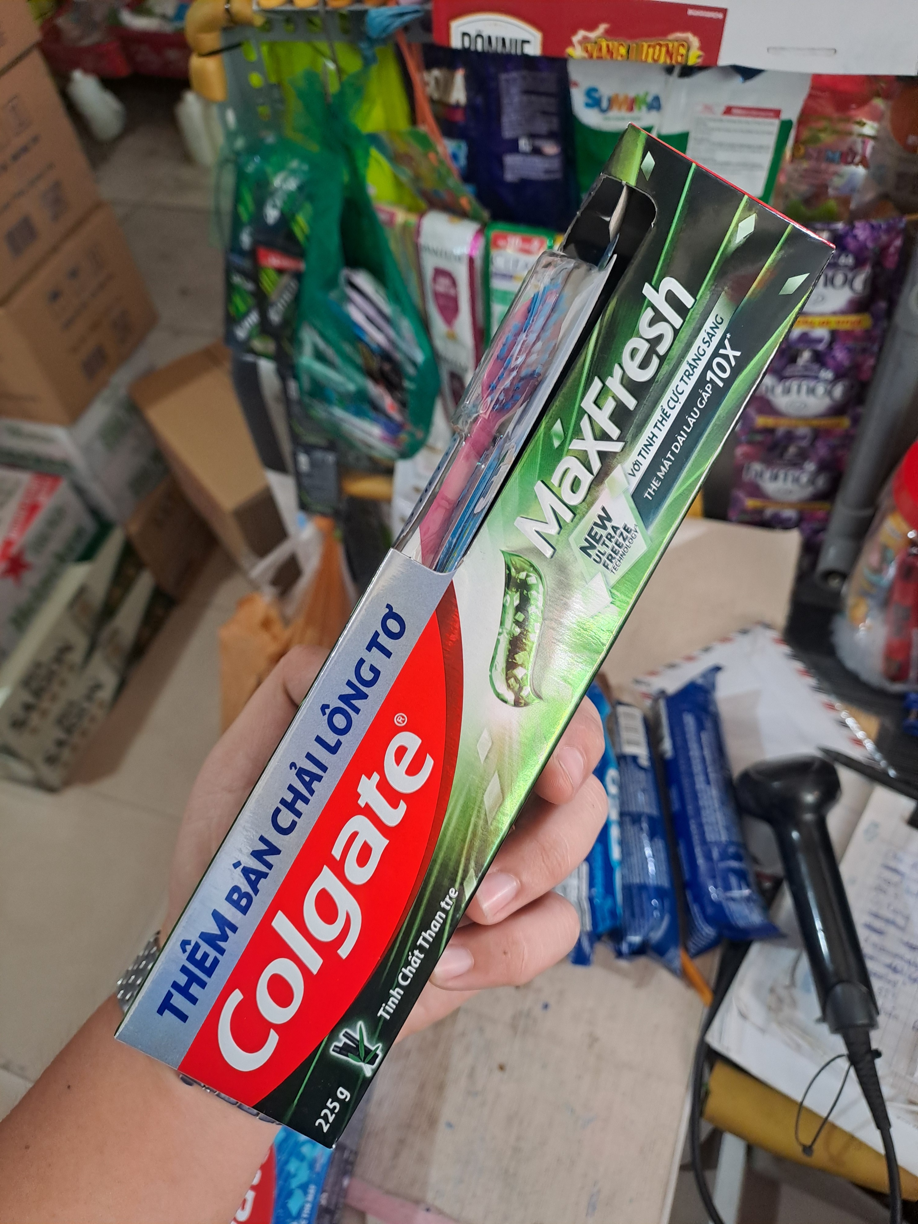 Kem Đánh Răng colgate tinh chất than tre 225g