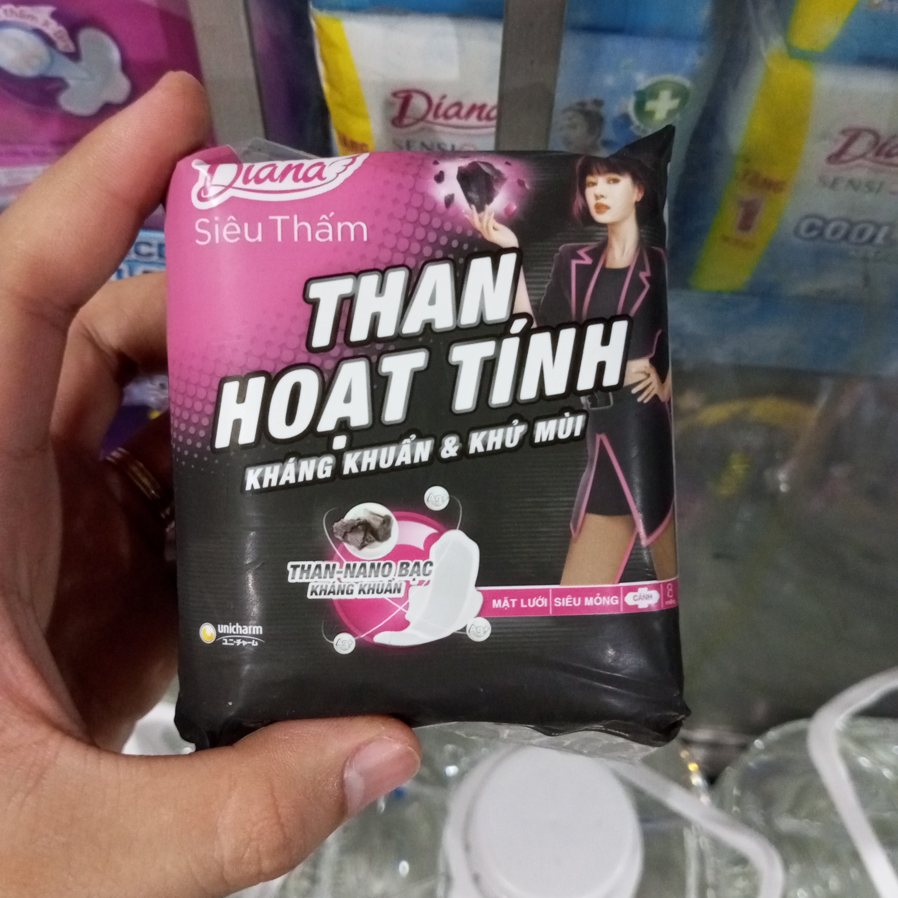 Diana than hoạt tính mặt lưới mỏng cánh 8 miếng