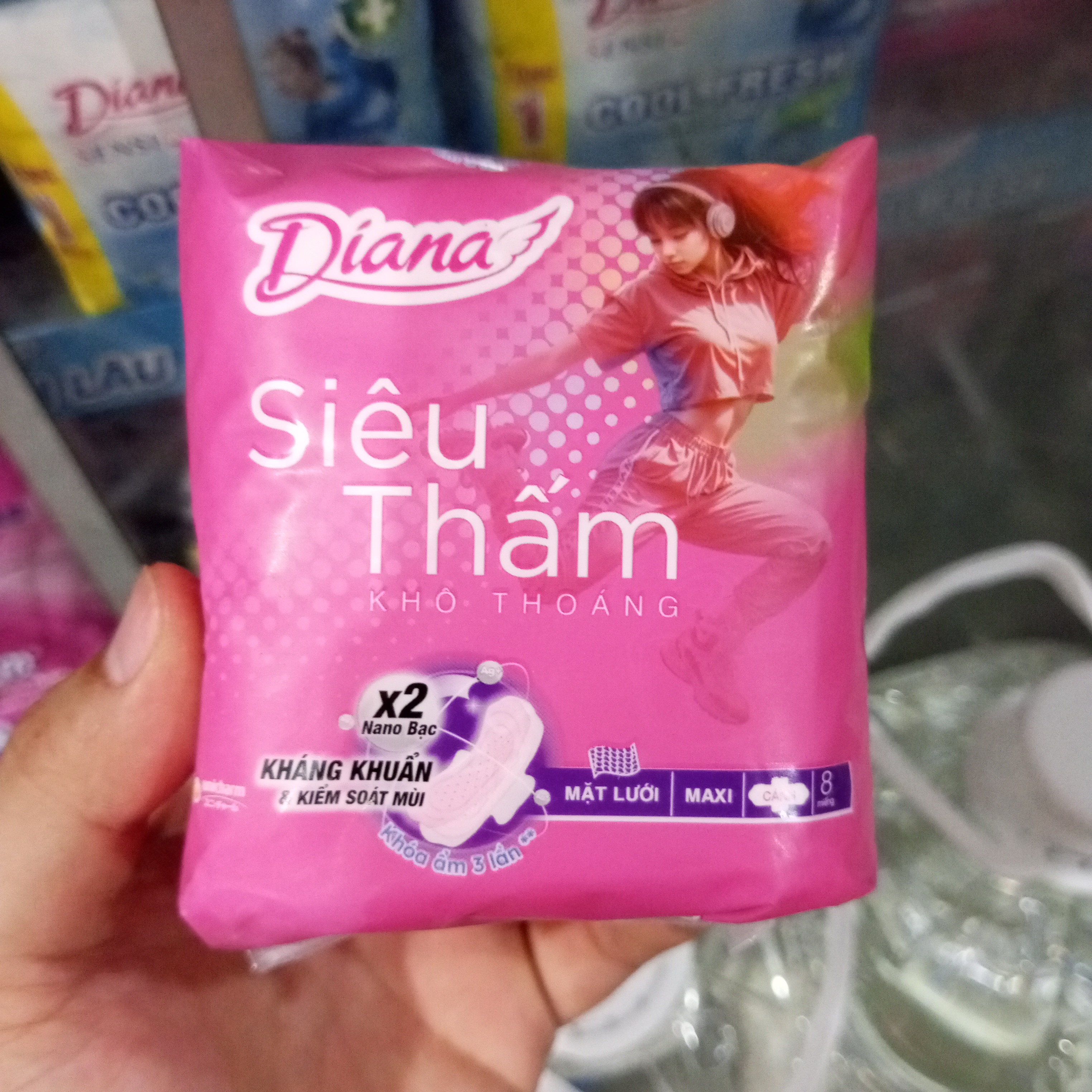 Diana 8 Miếng Siêu Thấm Khô Thoáng Maxi (Dày) Cánh