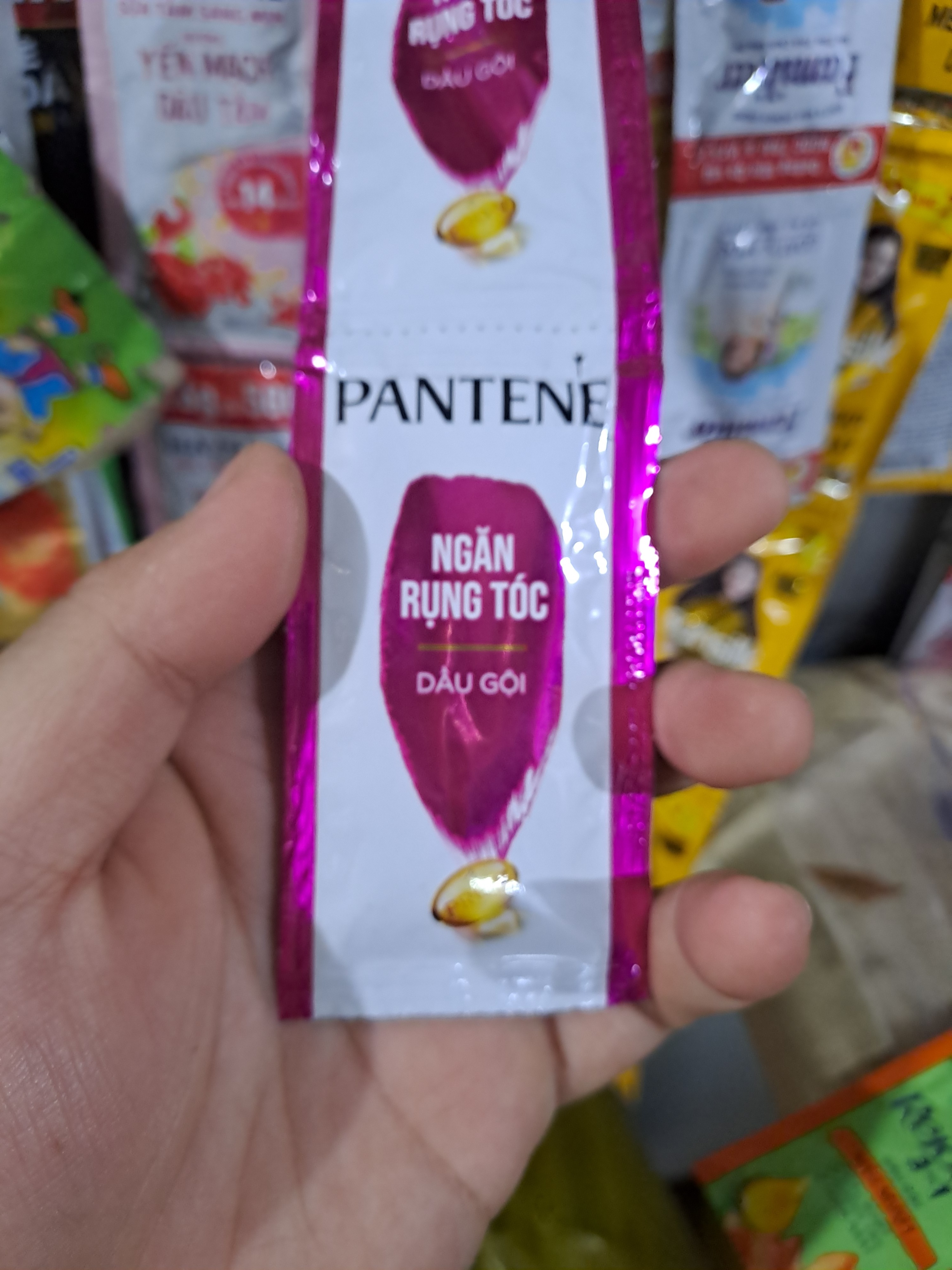 Dây gội Pantene ngăn rụng tóc